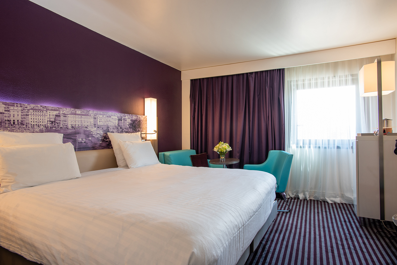 Illustrations photographiques à l'hôtel Mercure Vieux Port à Marseille. Le 13 juin 2022.