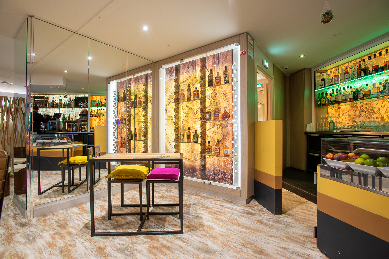 Illustrations photographiques à l'hôtel Mercure Vieux Port à Marseille.